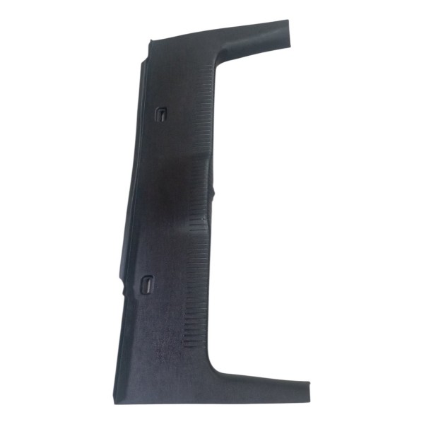 Moldura Acabamento Porta Malas Volkswagen Golf  2001 Detalhe