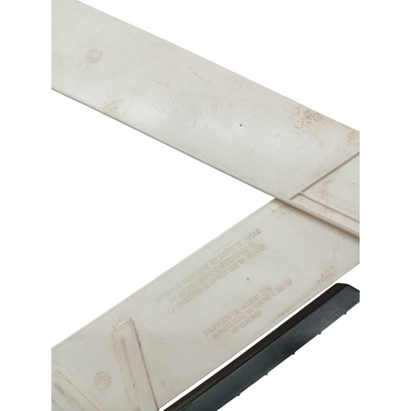 Triangulo Sinalização Segurança Vw Golf 2.0 2001 Detalhe