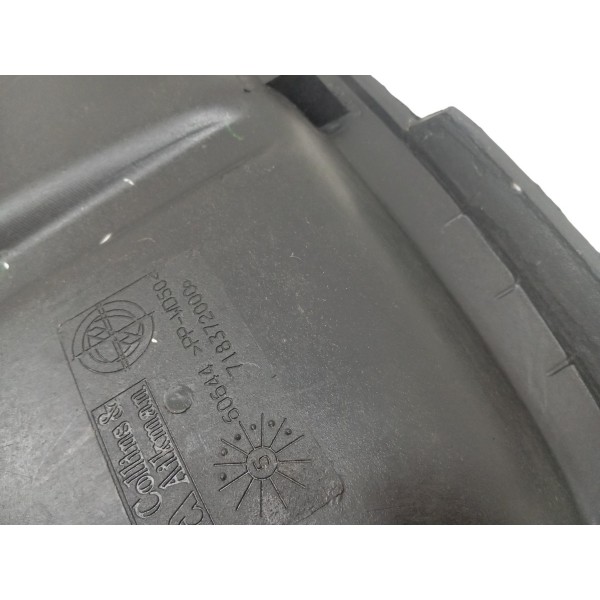 Tampão Bagagito Fiat Siena 1.0 2008 2009 2010 2011 Detalhe