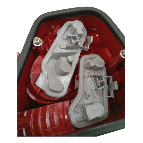 Lanterna Traseira Esquerda Fiat Siena 1.0 2008 2009 Detalhe