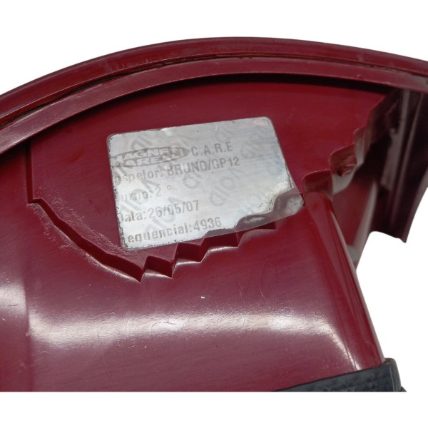 Lanterna Traseira Direita Fiat Siena 1.0 2008 2009 Detalhe Direito/passageiro