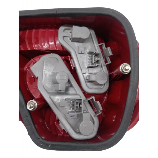 Lanterna Traseira Direita Fiat Siena 1.0 2008 2009 Detalhe Direito/passageiro