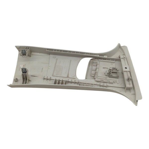 Moldura Esquerda Superior Coluna Central Ford Focus 2015