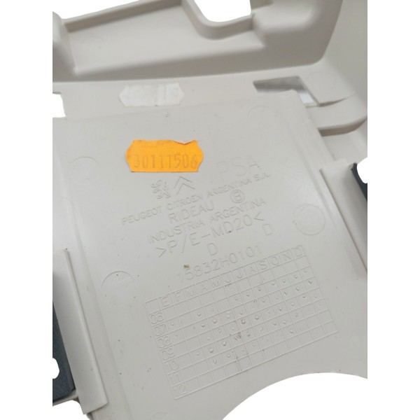 Moldura Superior Coluna Direita Citroen C4 Glx 2013 Detalhe