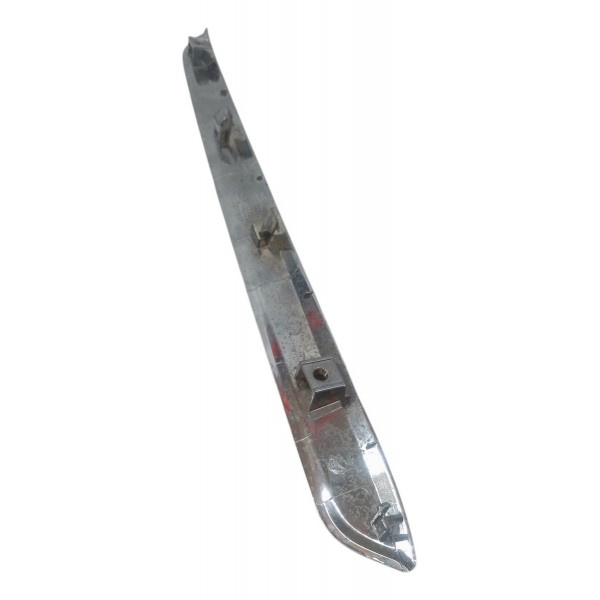 Friso Cromado Traseiro Esquerdo Fiat Siena 2010 Detalhe