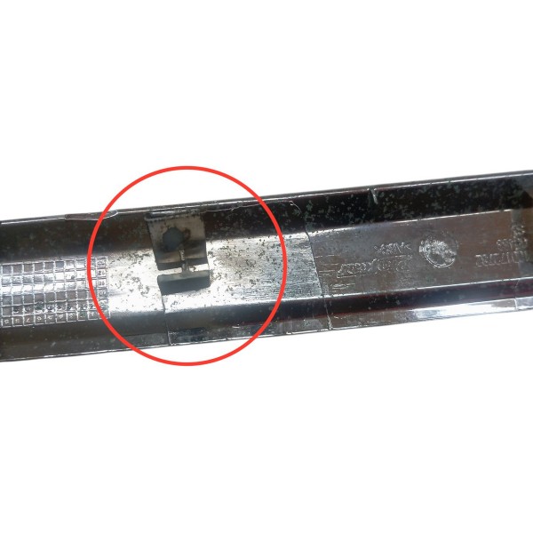 Friso Cromado Traseiro Esquerdo Fiat Siena 2010 Detalhe