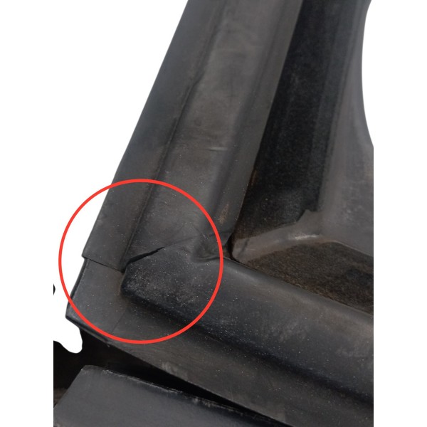 Kit Canaleta Traseiro Direita Citroen C4 Glx 2013 Detalhe