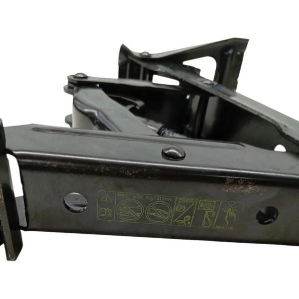 Kit Macaco Chave Roda Isopor Fiat Mobi 1.0 2020 Detalhe