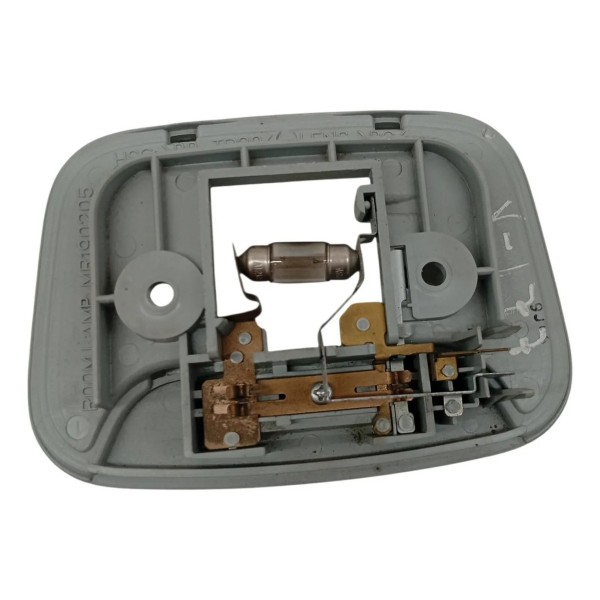 Luz Cortesia Mitsubishi Outlander 3.0 2010 2011 2012 Detalhe