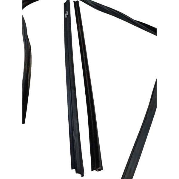 Kit Canaleta Traseira Esquerda Chevrolet Corsa Sedan 2018